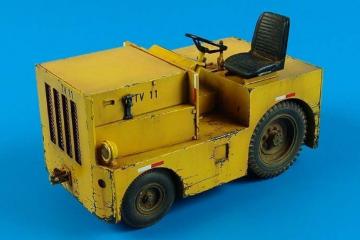 DMC Logan T-40 USAF tow tractor · AERB 320020 ·  Aerobonus · 1:32