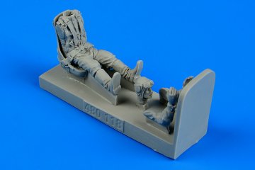Russian Fighter Pilot WWII with seat for La-5 · AERB 480118 ·  Aerobonus · 1:48