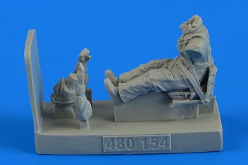 Soviet Woman Pilot WWII with seat Po-2 [ICM] &middot; AERB 480154 &middot;  Aerobonus &middot; 1:48