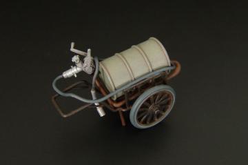 Japanese refueling cart &middot; BRN L32029 &middot;  Brengun &middot; 1:32