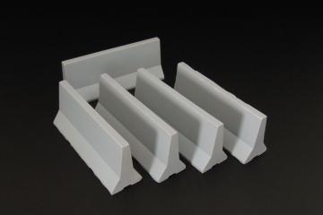 Modern concrete road barriers · BRN L72006 ·  Brengun · 1:72