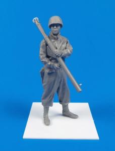 US Army Soldier with Bazooka M1A2 (Anzio 1944) &middot; CMK F35284 &middot;  CMK &middot; 1:35