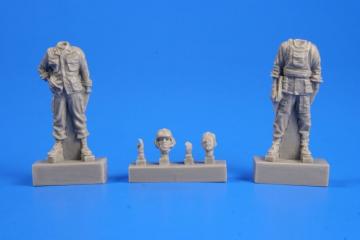 US Army AH-1 Pilot a.Gunner (Vietnam War) · CMK F48280 ·  CMK · 1:48