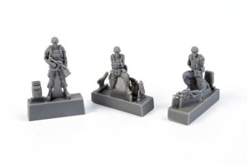 Two Kneeling Soldiers and Commanding Officer, US Army Infantry Squad 2nd Division · CMK F72343 ·  CMK · 1:72