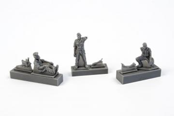 RAF Pilot Sitting in - Cockpit w/Monkey on Shoulder + 2 Mechanics,Western Desert &middot; CMK F72344 &middot;  CMK &middot; 1:72