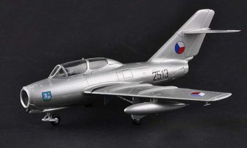 Mig-15UTI Czechoslovakia Air Force · EZM 37137 ·  Easy Model · 1:72