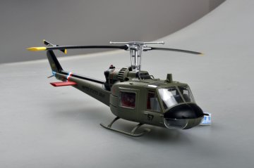 UH-1C 57th Aviation Company Cougars 1970 &middot; EZM 39320 &middot;  Easy Model &middot; 1:48