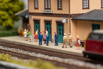 Bahnpersonal & Schaffnerpfiff - Figuren-Set mit Sound-Effekt · FAL 180237 ·  Faller · H0
