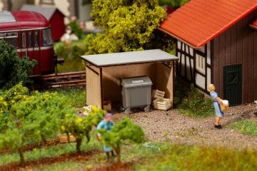 Mülltonnenunterstand mit Wertstoffbehälter · FAL 180300 · Faller · H0 Mülltonnenunterstand mit Wertstoffbehälter · FAL 180300 · Faller · H0