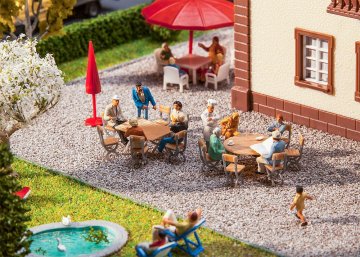 2 Tische und 12 Stühle · FAL 180957 · Faller · H0 2 Tische und 12 Stühle · FAL 180957 · Faller · H0