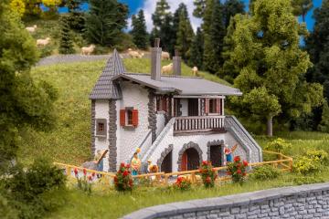 Haus Alpina - Monatsmodell Mai &middot; FAL 191839 &middot;  Faller &middot; H0