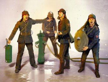 WWII German Firemen (4 Figuren) · ICM 35632 ·  ICM · 1:35