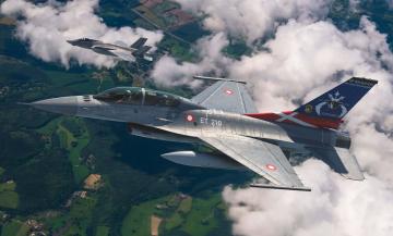 F-16B Denmark · KIN K48159 ·  Kinetic Model Kits · 1:48