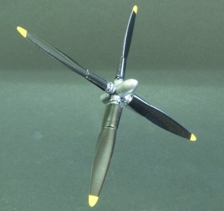 C-46 Commando - Propeller  · PM AL7033 ·  plusmodel · 1:72