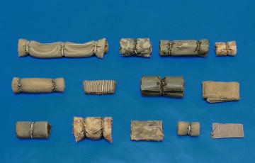 Tentpaks and bedrolls-n.1 &middot; ROY 070 &middot;  Royal Model &middot; 1:35
