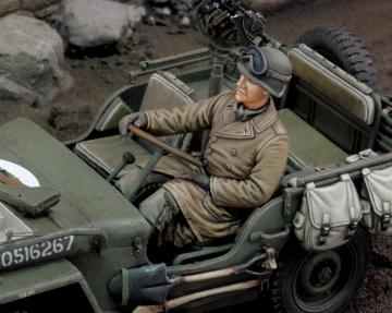 U.S. Jeep driver-WWII &middot; ROY 660 &middot;  Royal Model &middot; 1:35