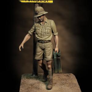 Italian soldier with jerry can · ROY 850 ·  Royal Model · 1:35