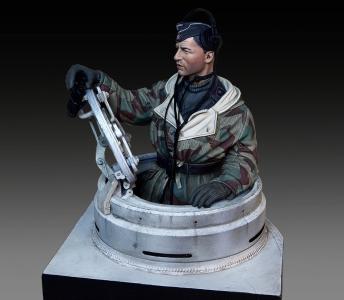 German tanker in winter dress with Tiger I Early cupola · ROY 961 ·  Royal Model · 1:35