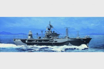 USS Blue Ridge LCC-19 · TRU 05715 ·  Trumpeter · 1:700