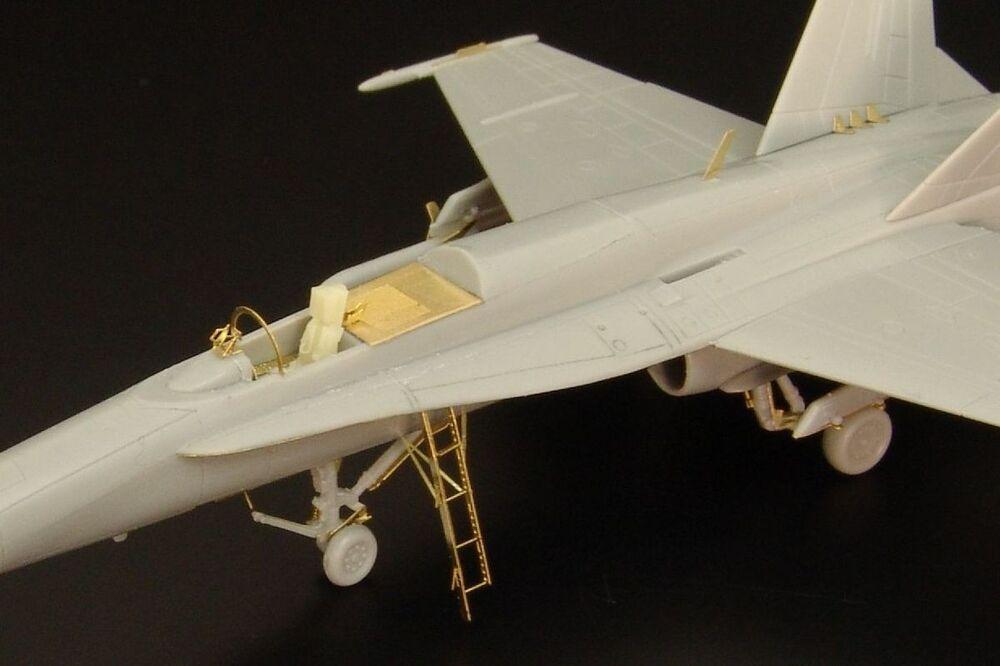 8595683900904 - F-A-18C (Revell) 8595683900904 - F-A-18C (Revell)