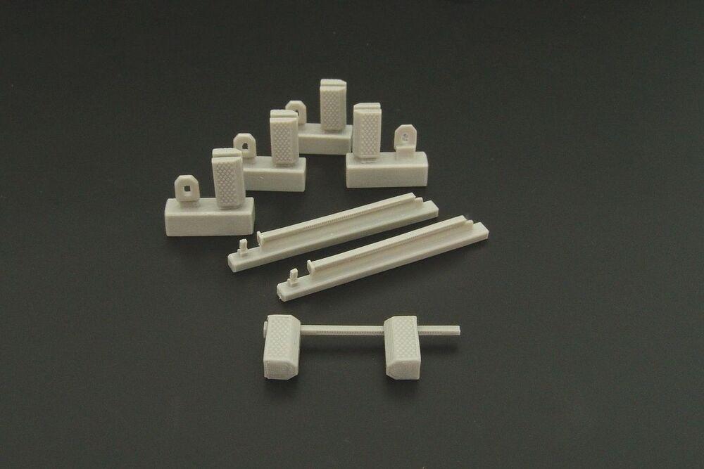 8595683904117 - US Navy wheel chocks (modern) 8595683904117 - US Navy wheel chocks (modern)