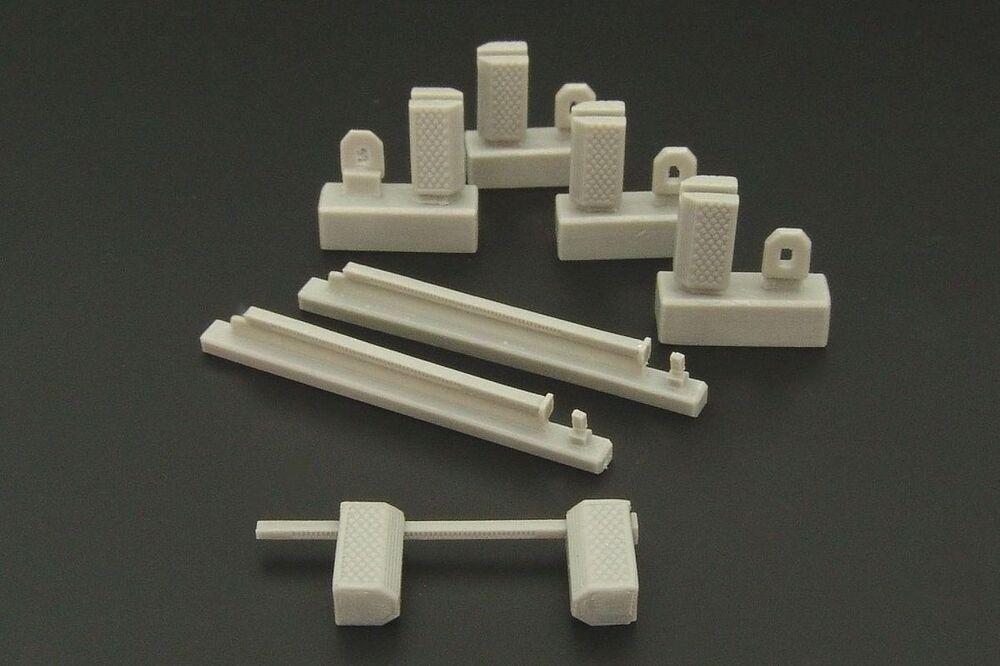 8595683902748 - US Navy wheel chocks (modern) 8595683902748 - US Navy wheel chocks (modern)