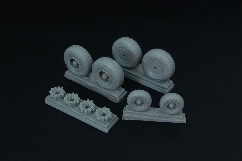 8595683903288 - C-130 wheel set (with disc brakes) (Italeri) 8595683903288 - C-130 wheel set (with disc brakes) (Italeri)