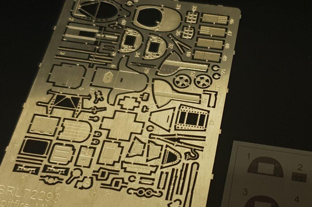 8595683910538 - Spitfire MkVIII [AZmodel]
