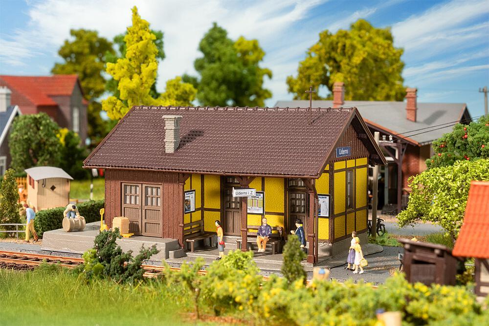 4104090101374 - Bahnhof Uderns