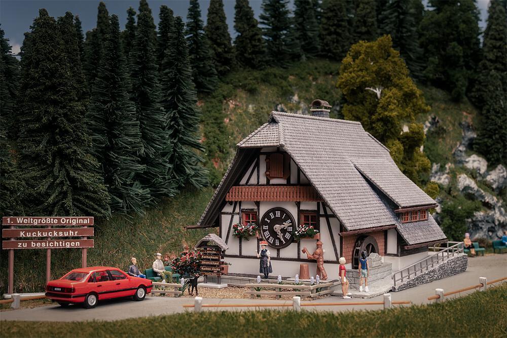 Jubiläumsmodell – 1. Weltgrößte Kuckucksuhr mit Figur