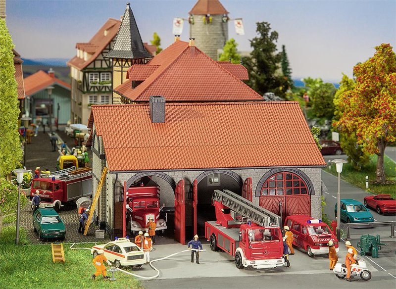 4104090301620 - H0 (187) 130162 - Feuerwehrgerätehaus 4104090301620 - H0 (187) 130162 - Feuerwehrgerätehaus