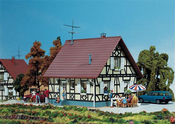 4104090002213 - H0 (187) 130221 - Einfamilienhaus mit Fachwerk 4104090002213 - H0 (187) 130221 - Einfamilienhaus mit Fachwerk