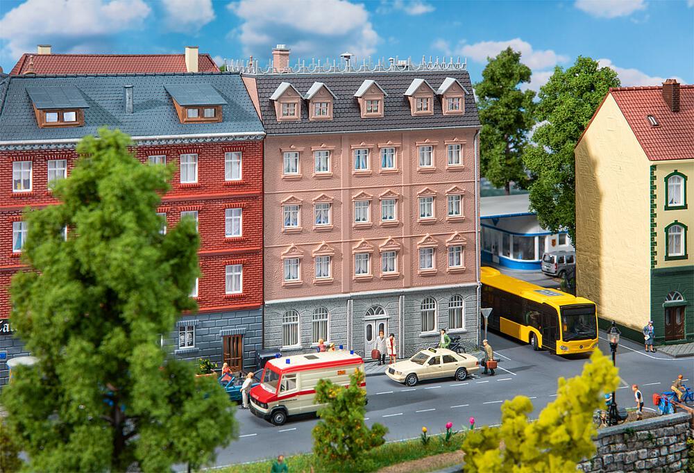 4104090306274 - H0 (187) 130627 - Stadthaus mit Kanzlei 4104090306274 - H0 (187) 130627 - Stadthaus mit Kanzlei