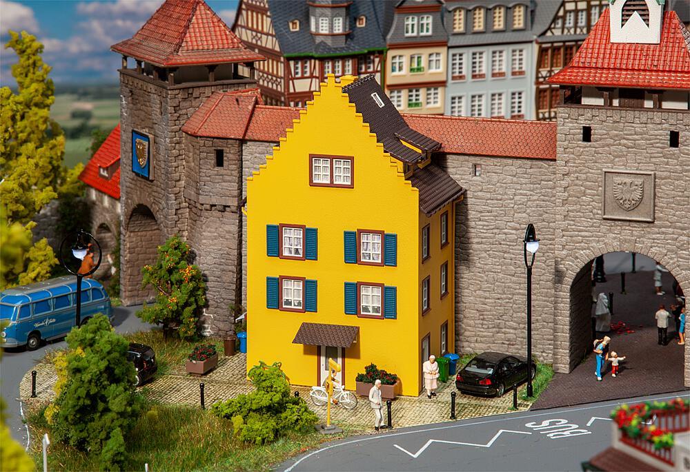 4104090307097 - H0 (187) 130709 - Reihenendhaus Kleinstadt 4104090307097 - H0 (187) 130709 - Reihenendhaus Kleinstadt