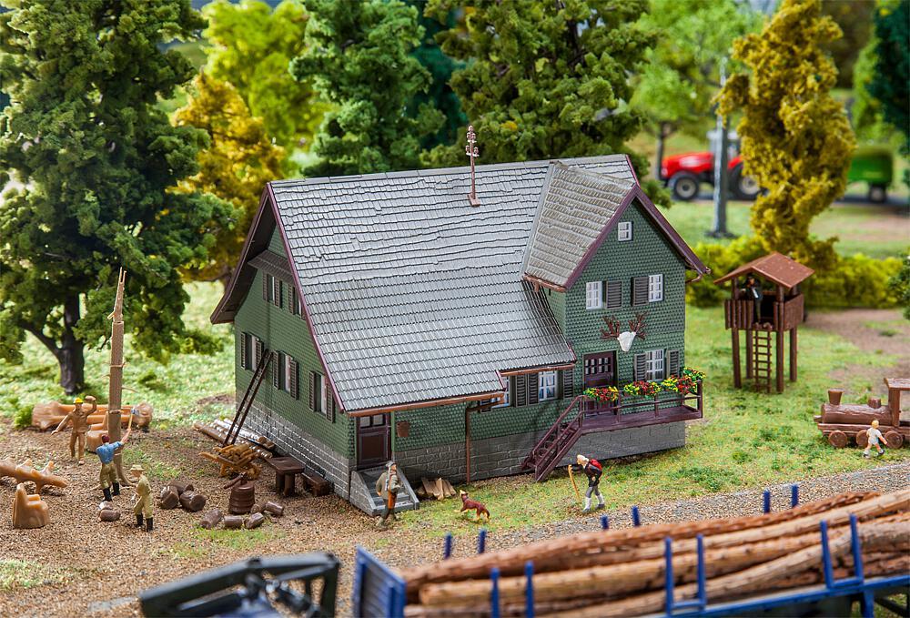 Forsthaus – Monatsmodell Dezember