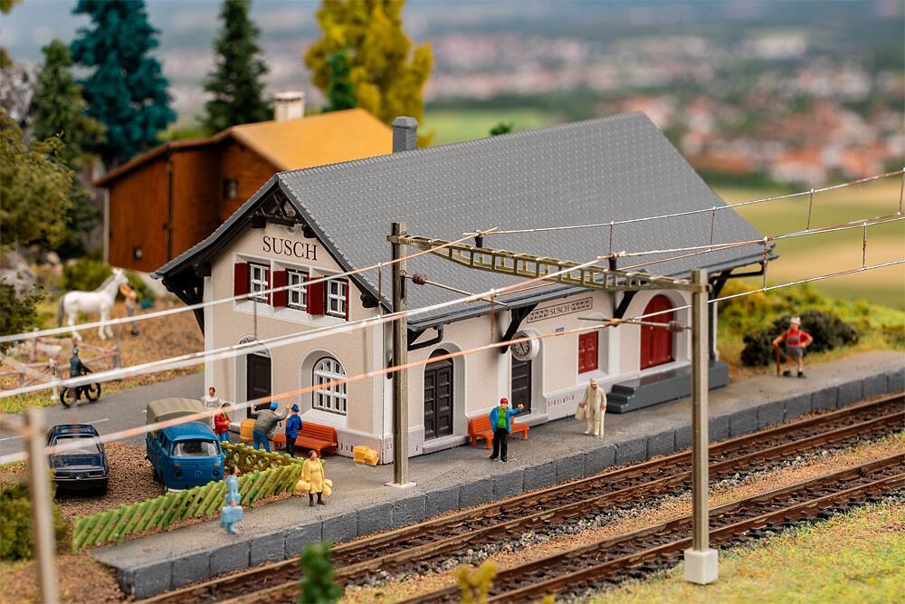 4104090121259 - Bahnhof Susch