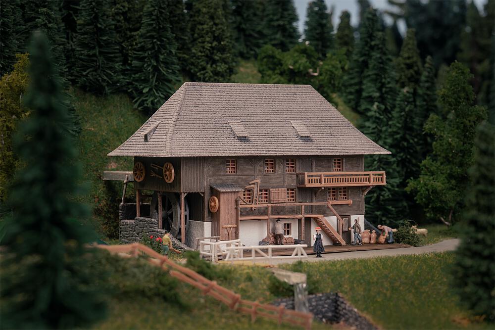Jubiläumsmodell Öhlermühle mit Figur