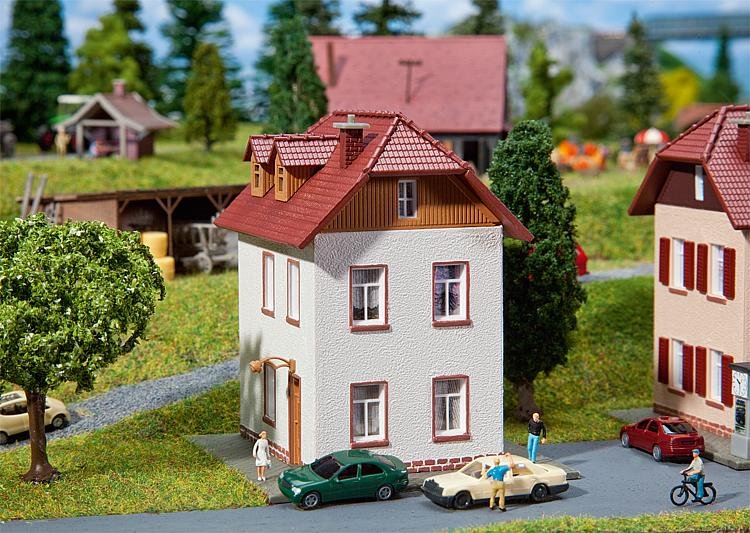 Zweistöckiges Wohnhaus