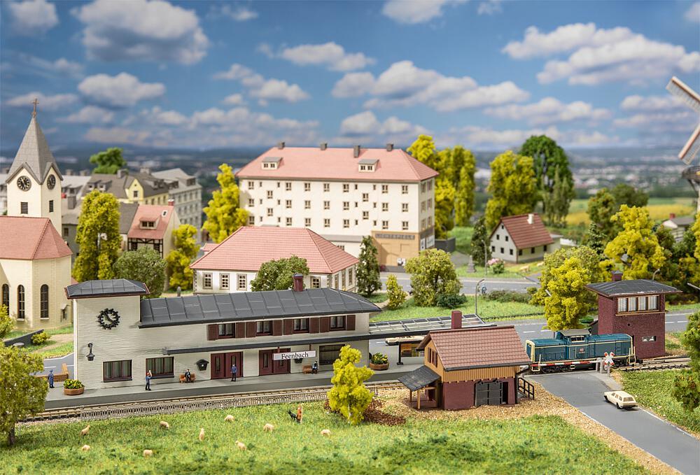 4104090827137 - Z 282713 - Bahnhof-Set Feenbach 4104090827137 - Z 282713 - Bahnhof-Set Feenbach