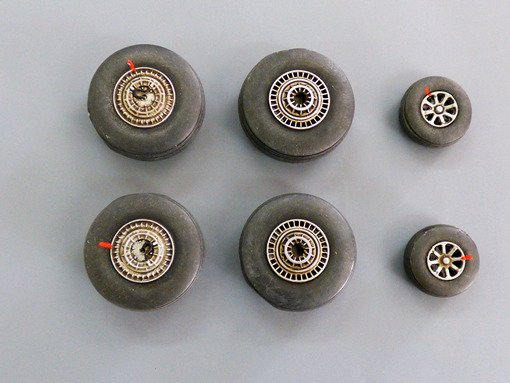 Plus 7 günstig Kaufen-Wheels for L749 Constelation. Wheels for L749 Constelation <![CDATA[plusmodel / AL7025 / 1:72]]>. 