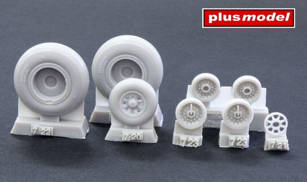 24 70 günstig Kaufen-B-24 Liberator - Wheels groved. B-24 Liberator - Wheels groved <![CDATA[plusmodel / AL7067 / 1:72]]>. 