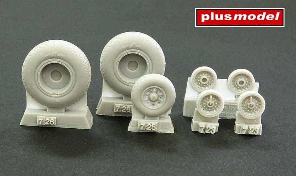 24 70 günstig Kaufen-B-24 Liberator - Wheels with diamond tread. B-24 Liberator - Wheels with diamond tread <![CDATA[plusmodel / AL7068 / 1:72]]>. 