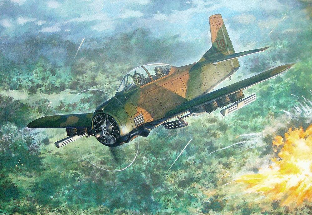 4823017701724 - North American T-28D Trojan 4823017701724 - North American T-28D Trojan
